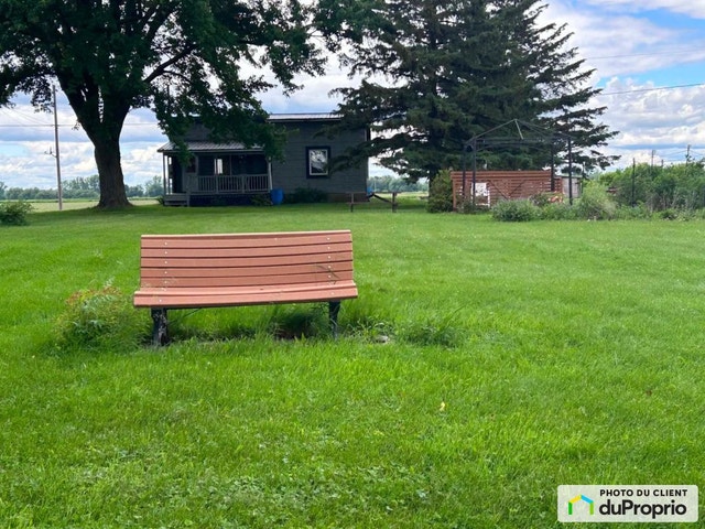 $170,000 - Cottage for sale in St-Sulpice — photo 1