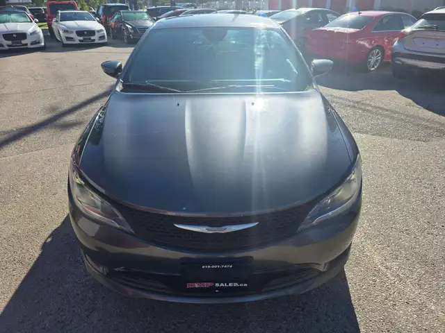 2015 Chrysler 200605936800770959369
