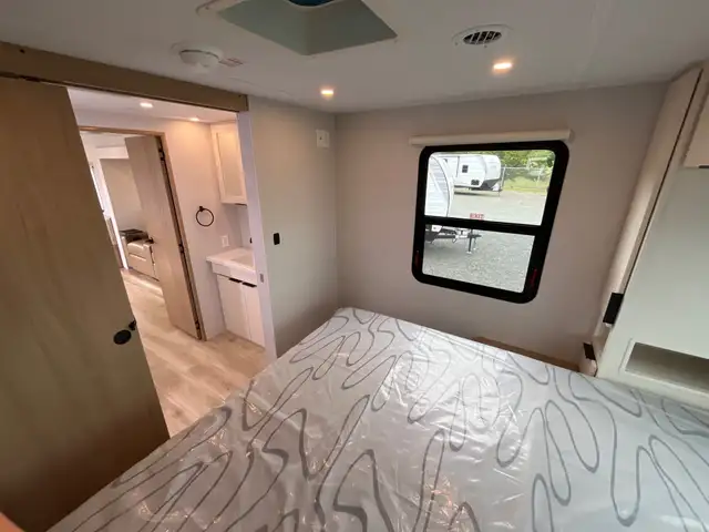 2026 Winnebago THRIVE in Travel Trailers & Campers in Terrace - Image 15