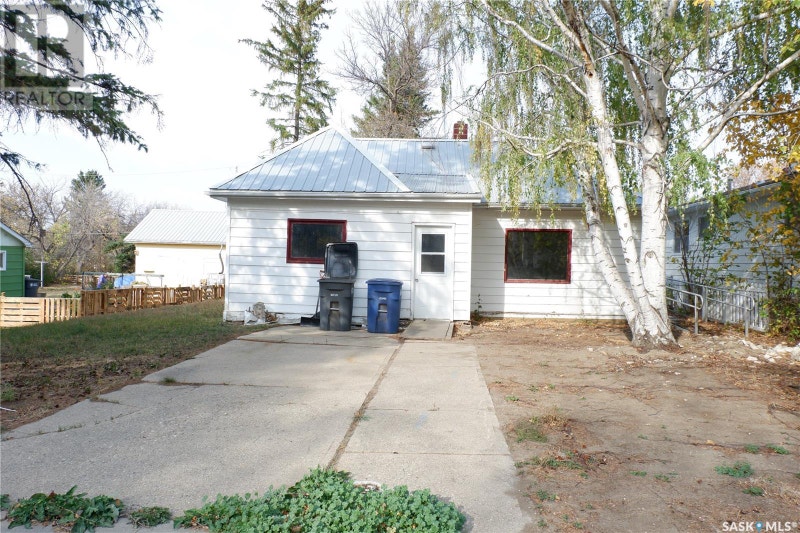 206 7th AVENUE W Assiniboia, Saskatchewan Houses for Sale Moose Jaw