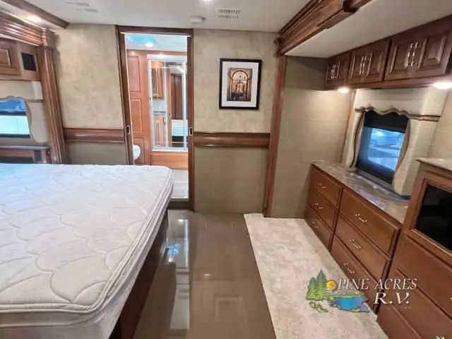2015 Fleetwood RV Providence 42M only 027,446 Miles in RVs & Motorhomes in Moncton - Image 48