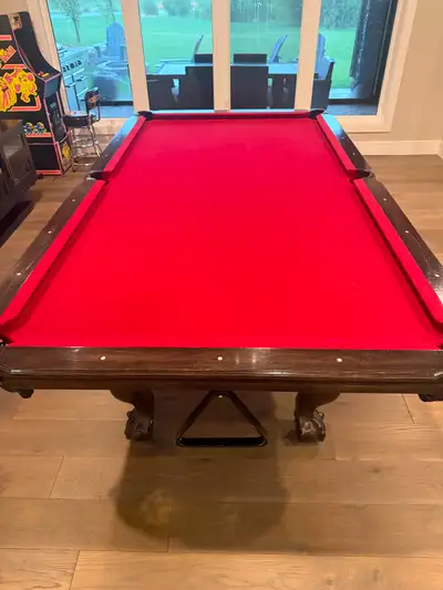 Real wood 5/10 pool table great shape includes set of balls