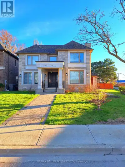 LOWER - 38 HARRISON AVENUE Mississauga (Port Credit), Ontario