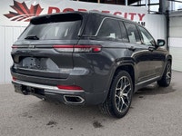This Jeep Grand Cherokee delivers a Regular Unleaded V-6 3.6 L/220 engine powering this Automatic tr... (image 5)