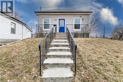 Welcome to this beautiful 3 bedroom 1 bathroom bungalow in a quiet neighbourhood.It has a spacious a...