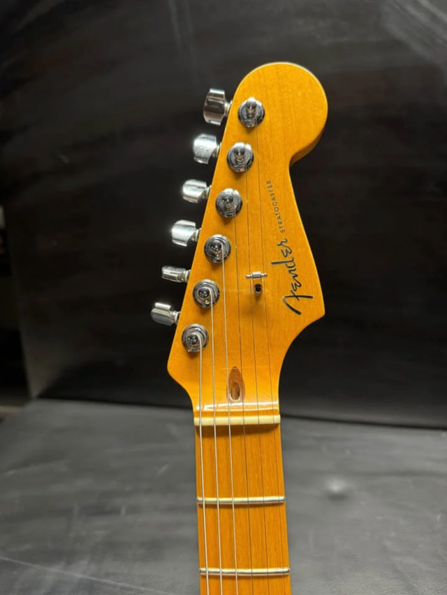 Fender Stratocaster Deluxe USA 2005 in Guitars in Mississauga / Peel Region - Image 6