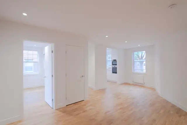 fully refurbished 2-bedroom at 5552 Snowdon, Feb 1st - ID 167 in Long Term Rentals in City of Montréal - Image 2