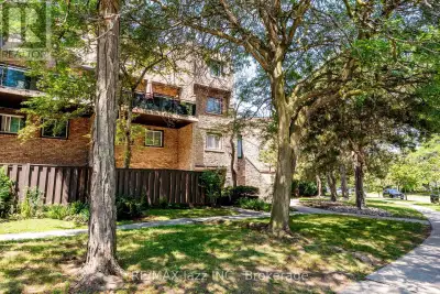 Well-maintained 3-bedroom, 2-bathroom ground-floor condo townhouse located in the desirable West Hil...