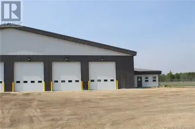For Lease. 8,000 Square foot duplex shop on 4.67 acres. This shop consists of 7,100 square feet of s...
