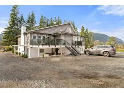 21 Acres! This 3438 sqft renovated 7 bedroom, 6-bathroom farmhouse is situated in an amazing neighbo...