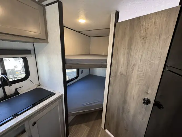 2027 ,Sun Lite,Sunset Park RV 21DB in Travel Trailers & Campers in Kamloops - Image 14