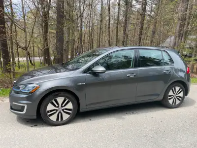 2017 Volkswagen E-Golf SEL Premium Électrique, très bonne condition, version SEL Premium qui inclut...