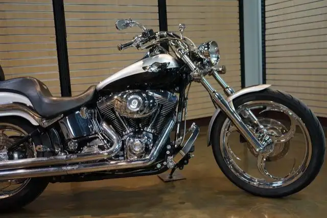 2003 Harley-Davidson Softail Deuce in Sport Touring in Lethbridge - Image 5