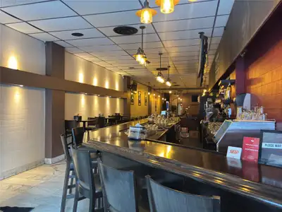 9A//Winnipeg/HIGH-EXPOSURE TURN-KEY RESTAURANT/LOUNGE FOR SALE BUSINESS ONLY! Exceptional opportunit...
