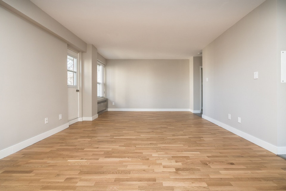 Renovated bachelor, Tyndall Ave and King St - ID 4693 2