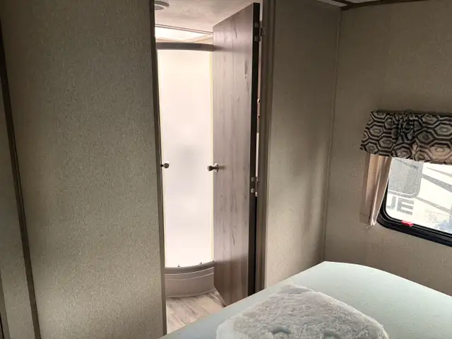 2018 Keystone SPRINTER 29 FWBH in Travel Trailers & Campers in St. Albert - Image 25