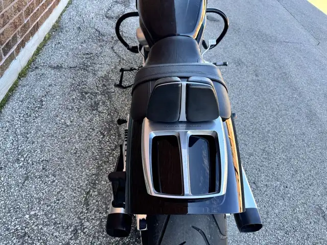 2010 Harley-Davidson V-Rod Muscle **LOW KMS** **EXTRAS** in Street, Cruisers & Choppers in Markham / York Region - Image 21