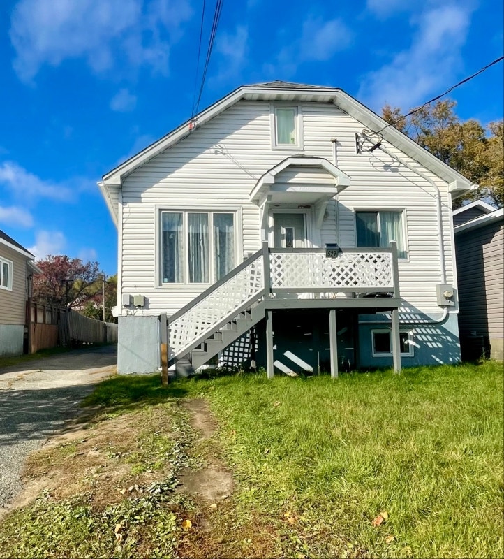 5292 BRUCE 1 BED LOWER UNIT APARTMENT, AVAILABLE NOW! Long Term