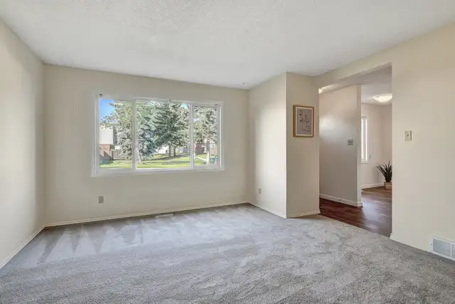 Family and Pet Friendly 3 Bedroom Townhome with Front Yard! in Long Term Rentals in Grande Prairie - Image 12