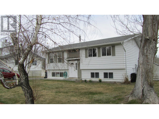 482 N BIRCH AVENUE 100 Mile House, British Columbia in Houses for Sale in 100 Mile House - Image 2