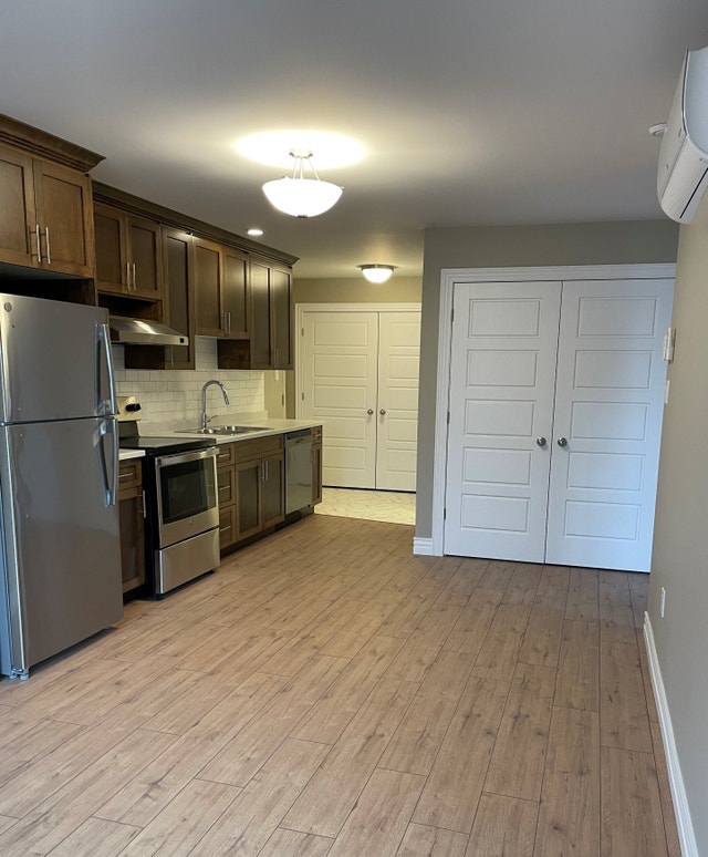 Beautiful 2 BDRM at 631 Charlotte St Available February 1st! Long