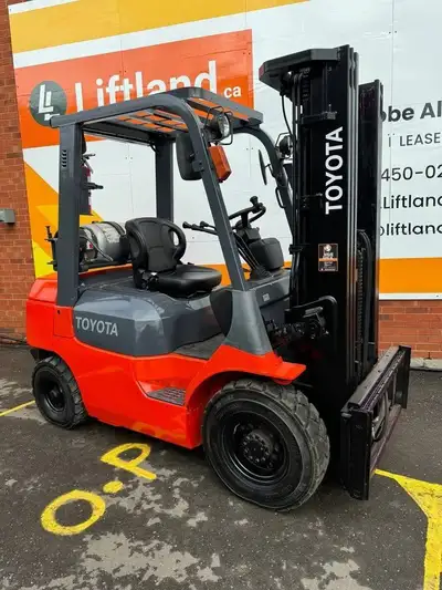 Specifications Year: 2003 Make: Toyota Model: 7FGU25 SKU: 252265 Type: Pneumatic tire forklift Power...