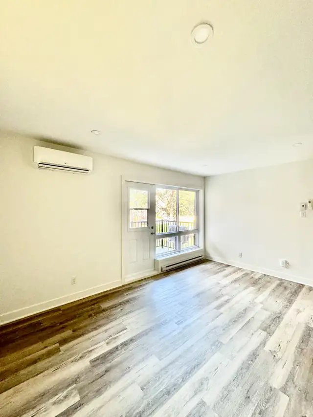 5 et demi - Dorval - Électros + WiFi + AC - Dispo 1er novembre in Long Term Rentals in City of Montréal - Image 9