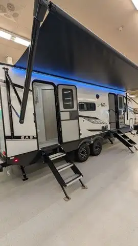 2025 East To West 2475BH in Travel Trailers & Campers in Winnipeg - Image 3