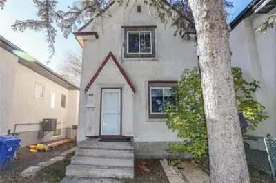 4B//Winnipeg/Well-maintained home in the heart of Burrows Central offering 2 bedrooms and 1 full bat...