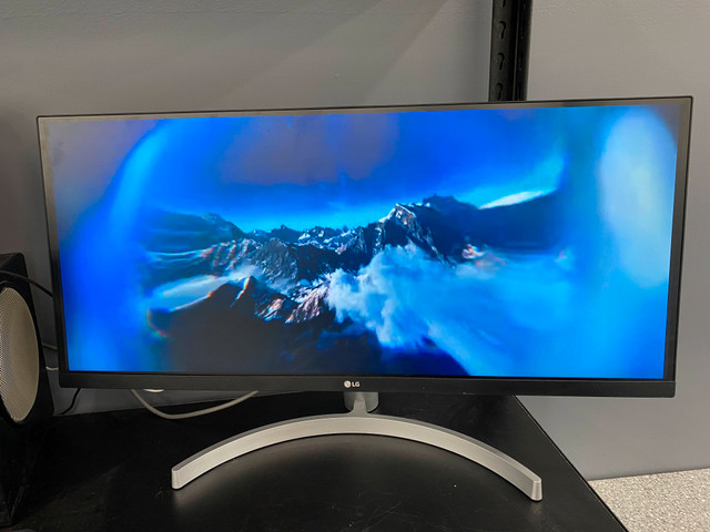 LG 29WN600 " Ultra Wide Full HD Monitor in Monitors in City of Toronto - Image 2