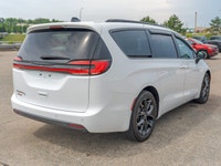 Come see this 2024 Chrysler Pacifica Touring-L before someone takes it home! *You Can't Beat the Pri... (image 4)