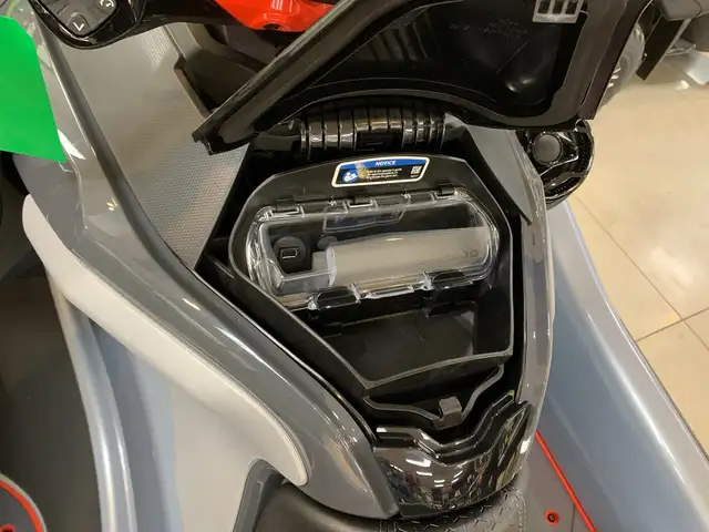 2026 Sea-Doo RXT-X 325 NEW 10.25" COLOUR TOUCHSCREEN in Personal Watercraft in Guelph - Image 11
