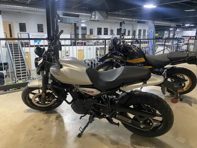 2026 Royal Enfield Guerrilla 450 Smoke Silver in Street, Cruisers & Choppers in City of Halifax - Image 5