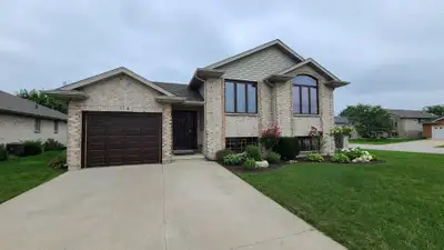 Large family home in Corunna for lease~$2595 This is a wonderfully designed home with open concept m...