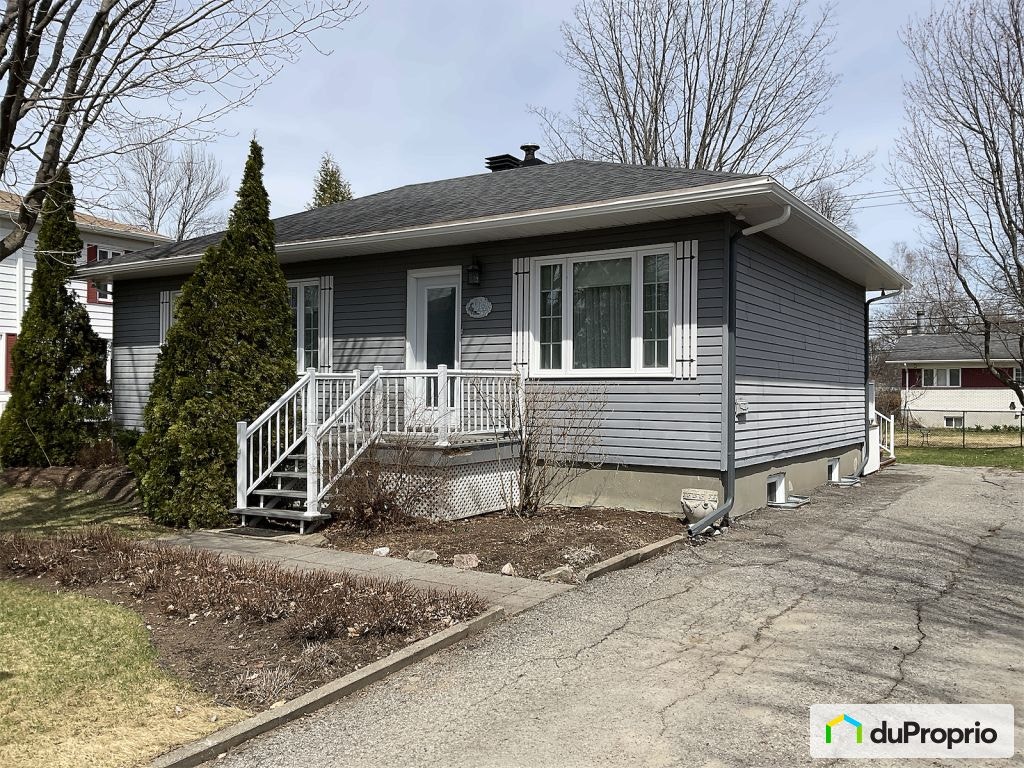 $379,000 - Bungalow for sale in Les Saules — photo 1