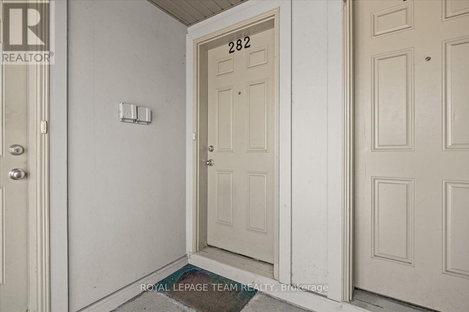 282 ESPIN HEIGHTS Ottawa, Ontario 3