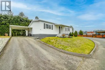 Immaculate Double-Wide in Desirable 55+ Adult Community This beautifully maintained 24'x40' home fea...