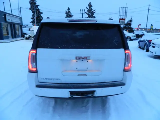 2017 GMC Yukon XL 8 PASS  /4X4 in Cars & Trucks in Edmonton - Image 6