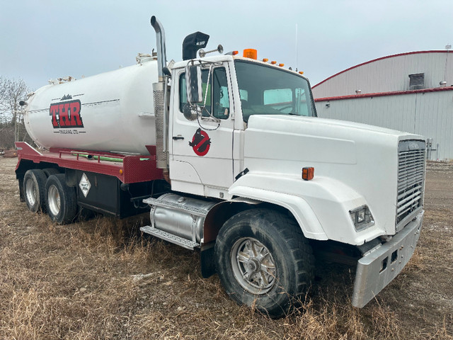 Freightliner Vac Truck For Parts in Heavy Trucks in Red Deer - Image 3