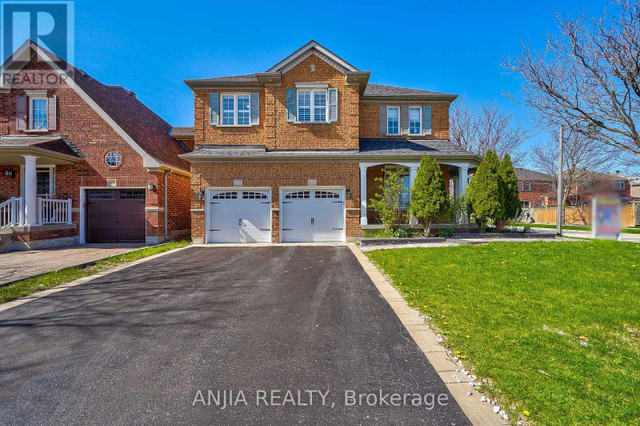 8 AYLESBURY GATE Markham, Ontario in Houses for Sale in Markham / York Region - Image 2