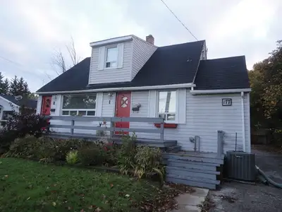Lovely ground floor 2 bedroom apartment with lots of storage!