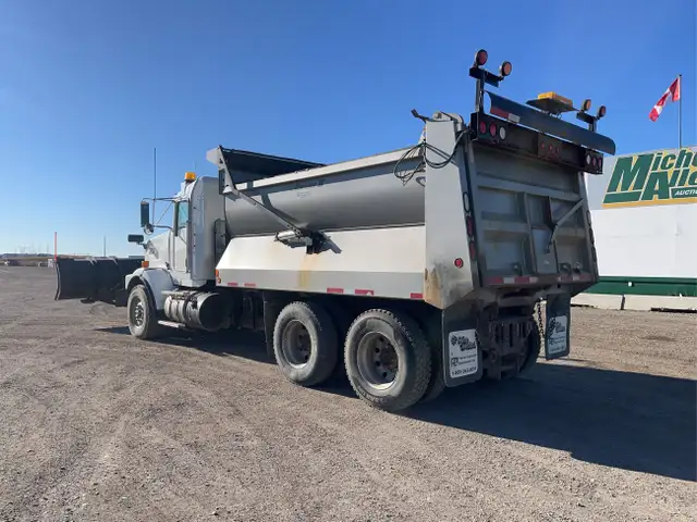 2016 Kenworth T800 in Heavy Trucks in Calgary - Image 4