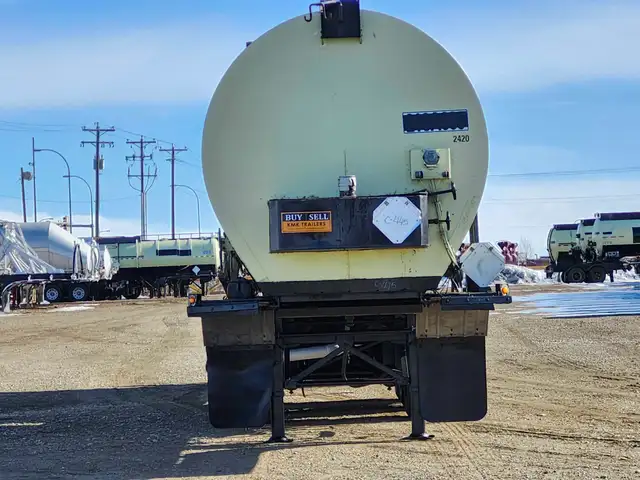 2004 Advance 51,400 L Super B-Train Insulated 406 Tank Trailer in Heavy Equipment in Delta/Surrey/Langley - Image 5