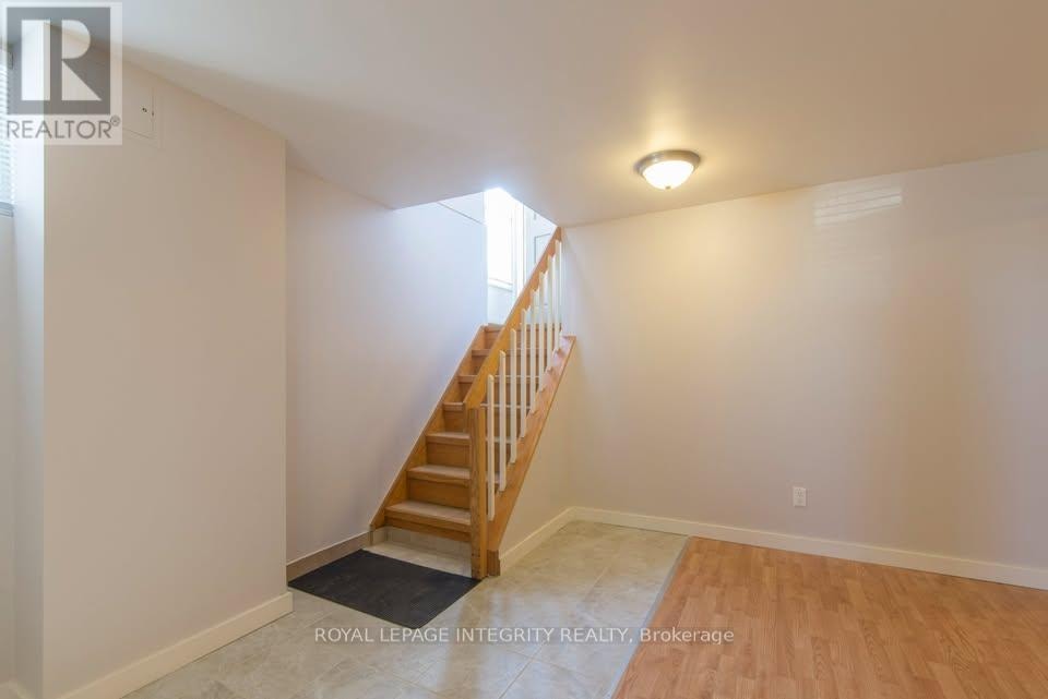 B - 892 BASELINE ROAD Ottawa, Ontario 3