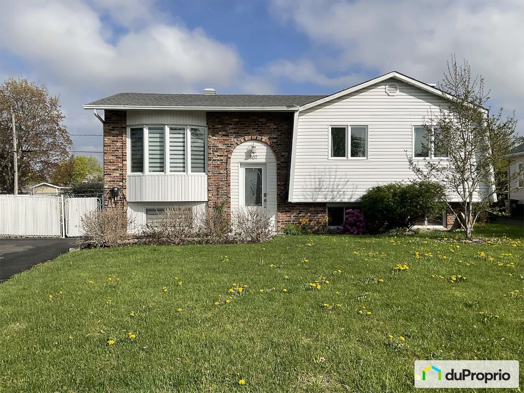 $566,000 - Bungalow for sale in St-Eustache — photo 1