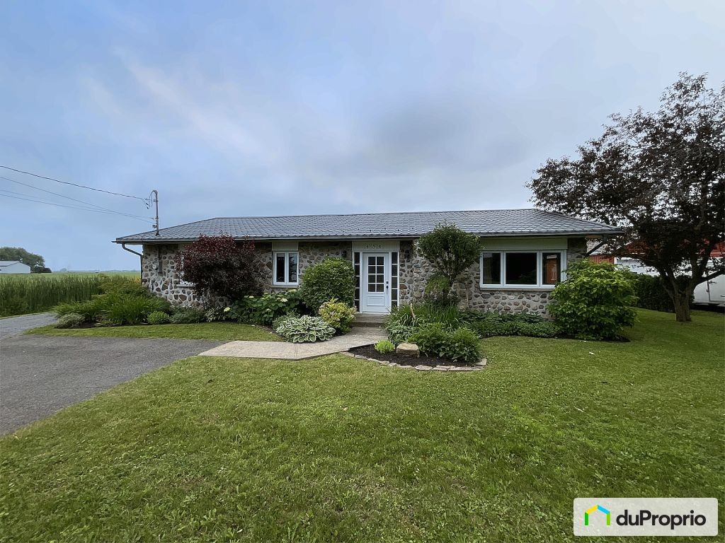 $590,000 - Bungalow for sale in Verchères — photo 1
