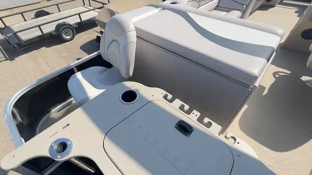 2010 Bennington 2275 GSI used pontoon boat in Powerboats & Motorboats in Prince Albert - Image 14