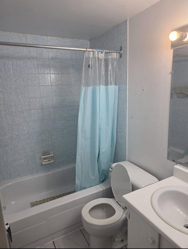 3 1/2 à Charlesbourg *Près de tous les services* Sept ou Oct. — photo 2