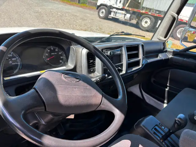 2019 Hino 338 24'   151kms in Heavy Trucks in Abbotsford - Image 11