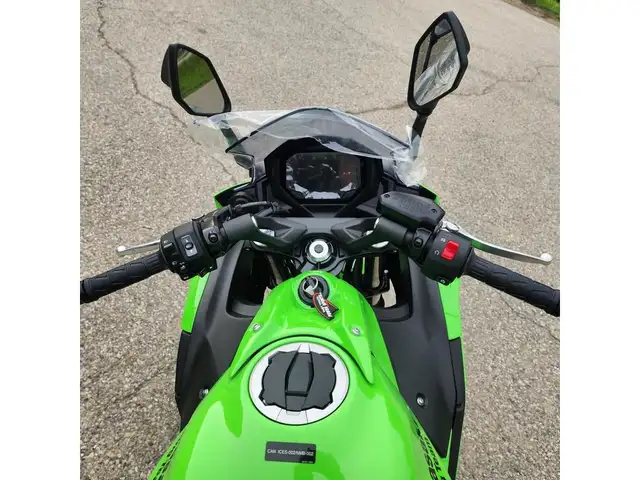 2025 Kawasaki Ninja 650 KRT Edition in Street, Cruisers & Choppers in London - Image 10